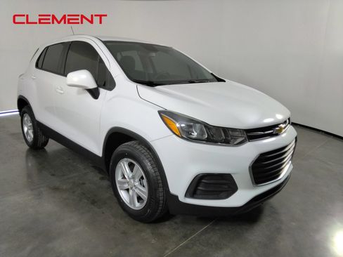 Used 2022 Chevrolet Trax LS AWD/4WD image 3