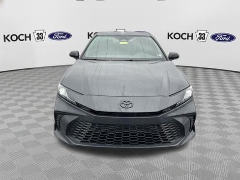 Used 2025 Toyota Camry SE image 2