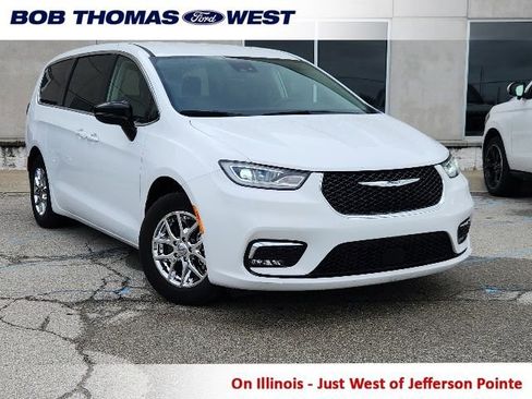 Used 2024 Chrysler Pacifica Touring-L FWD image 1