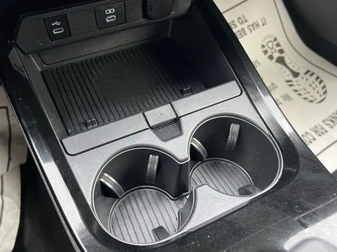 Used 2024 Toyota Prius LE image 27