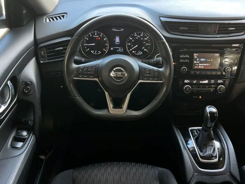 Used 2017 Nissan Rogue SV FWD image 16