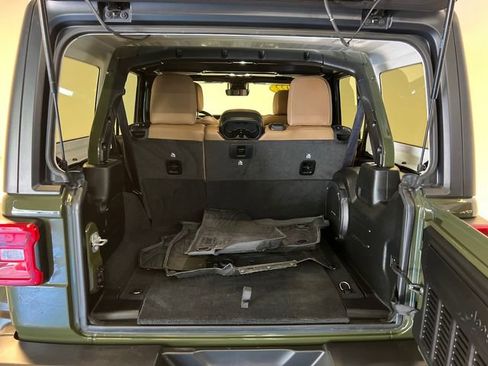 Used 2022 Jeep Wrangler Unlimited Rubicon w/ LED Lighting Group AWD/4WD image 5