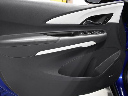 Used 2017 Chevrolet Bolt Premier w/ Driver Confidence II Package FWD image 15