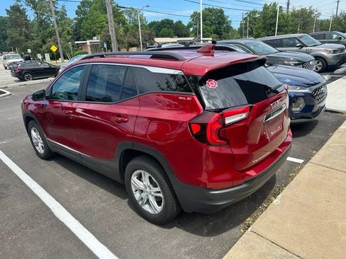 Used 2023 GMC Terrain SLE w/ Driver Convenience Package AWD/4WD image 4