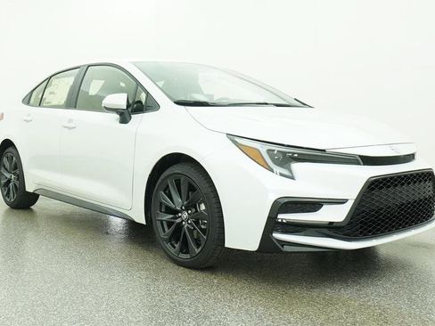 Used 2026 Toyota Corolla SE w/ SE Premium Package FWD image 9