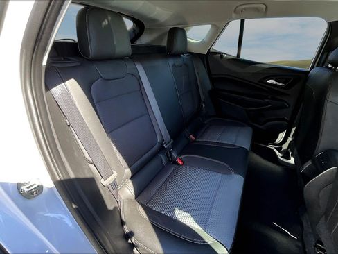 Used 2025 Chevrolet Trax LT w/ LT Convenience Package image 16