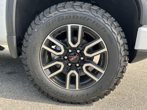 New 2026 GMC Sierra 1500 AT4 w/ AT4 Premium Package AWD/4WD image 16