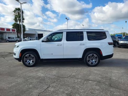 Used 2024 Jeep Wagoneer Series II w/ Flexible Seating Group RWD image 2