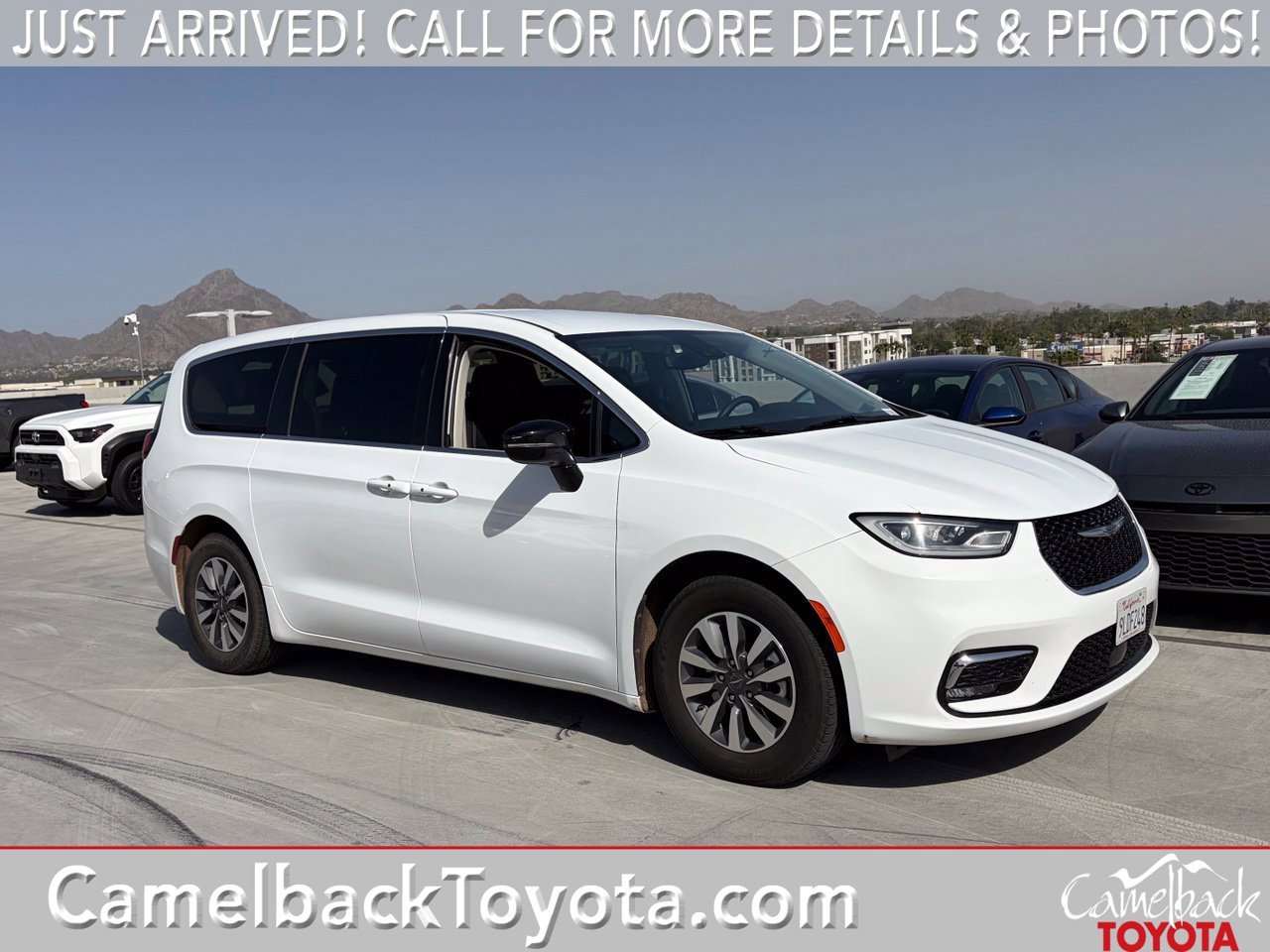 Used 2024 Chrysler Pacifica Limited FWD image 1