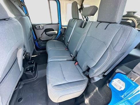 Used 2025 Jeep Wrangler Willys image 23