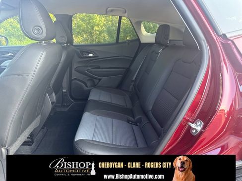 Used 2025 Chevrolet Trax LT FWD image 16