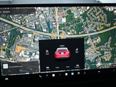 Used 2024 Tesla Model X image 12