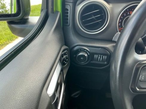 Used 2018 Jeep Wrangler Unlimited Sport S AWD/4WD image 23