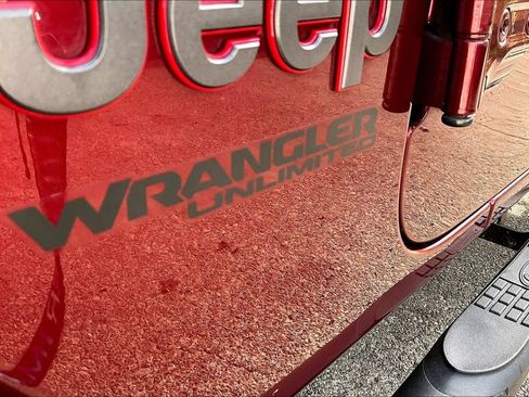 Used 2021 Jeep Wrangler Unlimited Rubicon AWD/4WD image 11