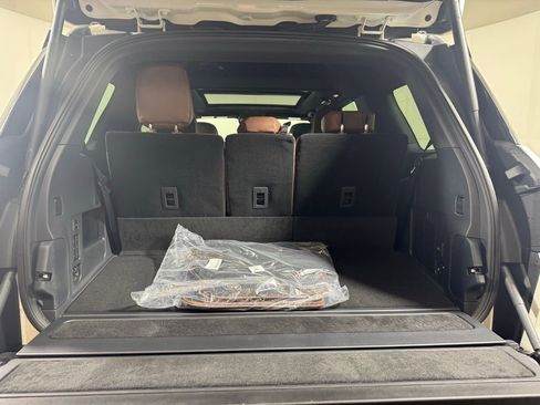 New 2026 Lincoln Navigator Reserve AWD/4WD image 24