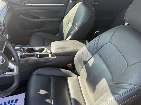 Used 2023 Nissan Altima 2.5 SR w/ SR Premium Package FWD image 16