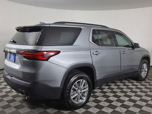 Used 2023 Chevrolet Traverse LT image 9