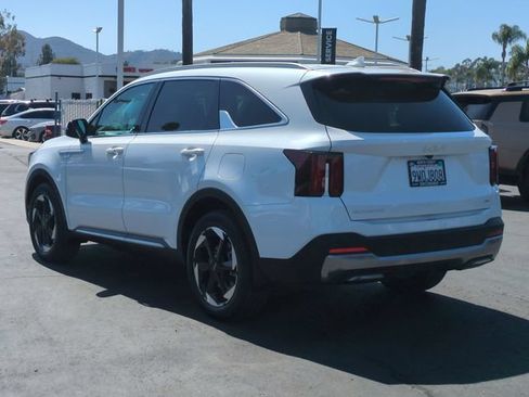 Certified 2025 Kia Sorento EX FWD image 5