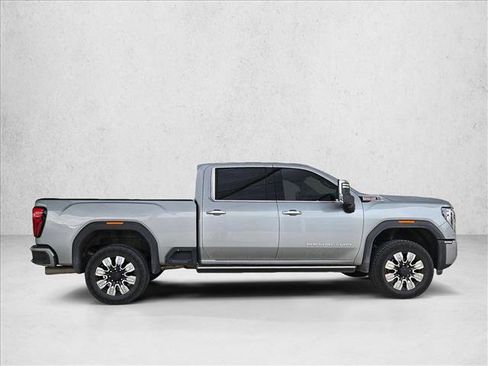 Used 2024 GMC Sierra 2500 Denali w/ Denali Reserve Package AWD/4WD image 4