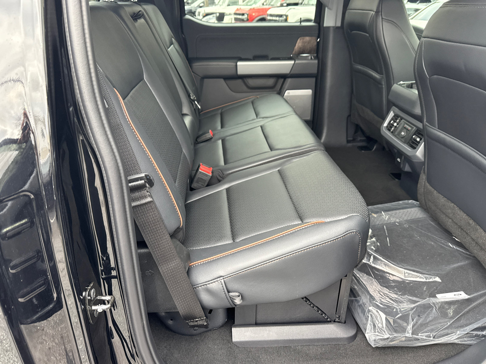 New 2026 Ford F250 Lariat w/ Black Appearance Package AWD/4WD image 17