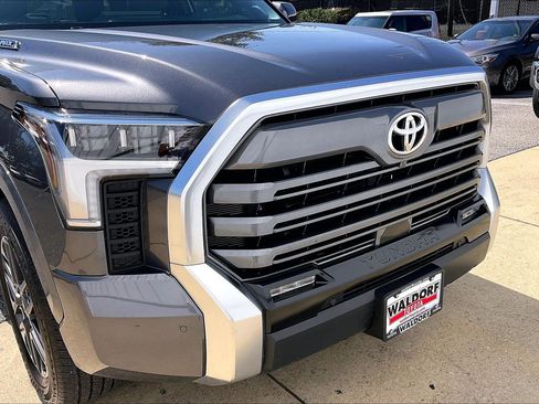 Used 2025 Toyota Tundra Limited AWD/4WD image 35