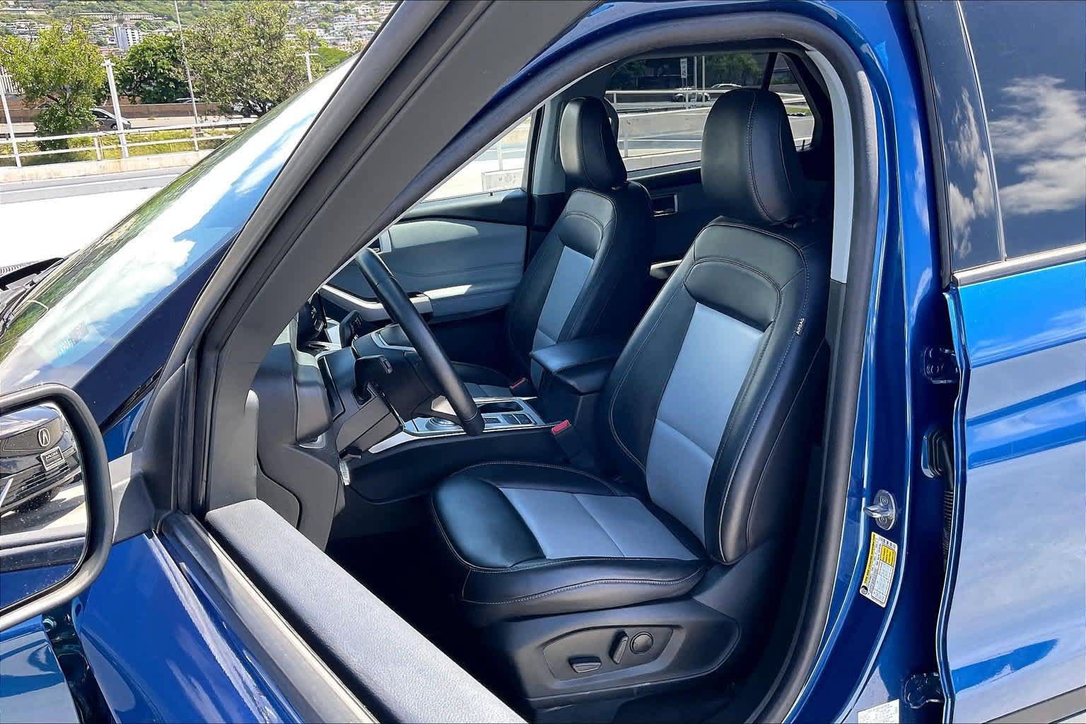 Used 2023 Ford Explorer XLT w/ Equipment Group 202A RWD image 11