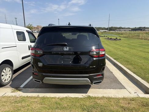 Used 2025 Honda Pilot Elite image 4