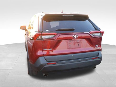 Used 2021 Toyota RAV4 XLE w/ Convenience Package AWD/4WD image 18