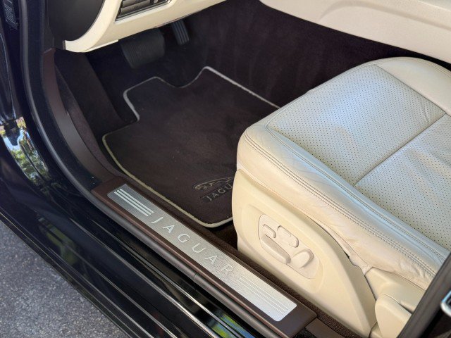 Used 2010 Jaguar XF Supercharged RWD image 15