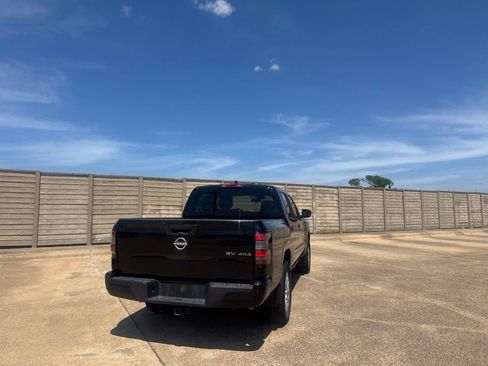 Used 2022 Nissan Frontier SV AWD/4WD image 21
