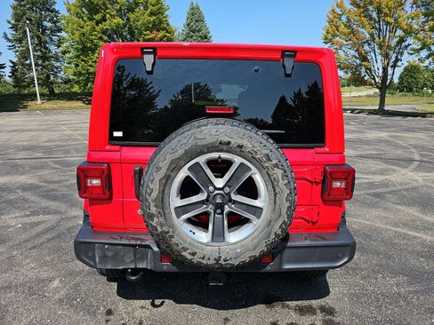 Used 2018 Jeep Wrangler Unlimited Sahara AWD/4WD image 5