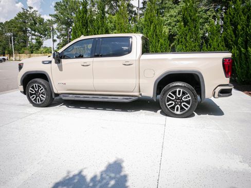 Used 2023 GMC Sierra 1500 AT4 w/ AT4 Premium Package AWD/4WD image 7