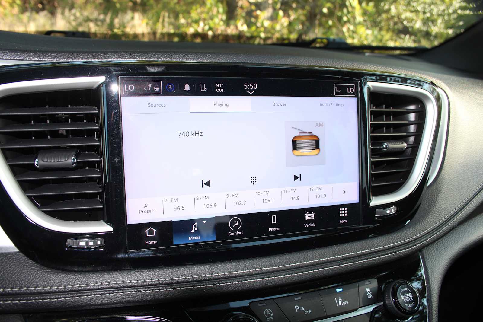 Used 2023 Chrysler Pacifica Touring FWD image 32