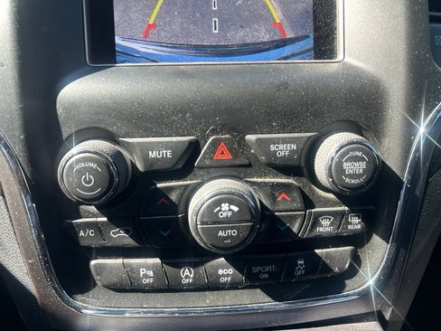 Used 2018 Jeep Grand Cherokee Laredo AWD/4WD image 22