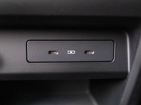 Certified 2025 Porsche Cayenne AWD/4WD image 38