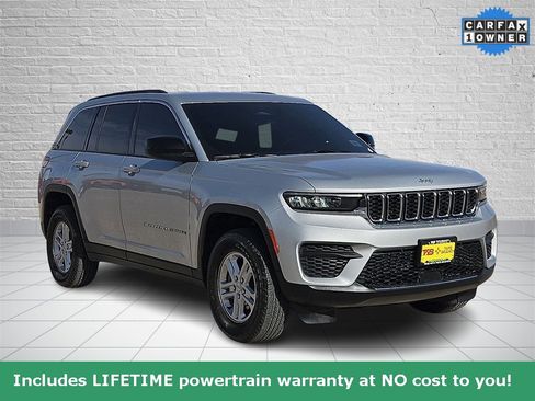 Used 2025 Jeep Grand Cherokee Laredo image 6