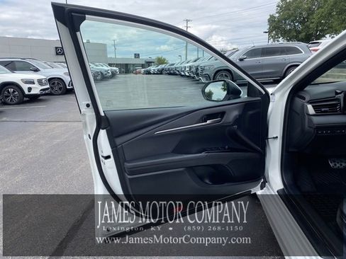 Used 2025 Toyota Camry SE image 10