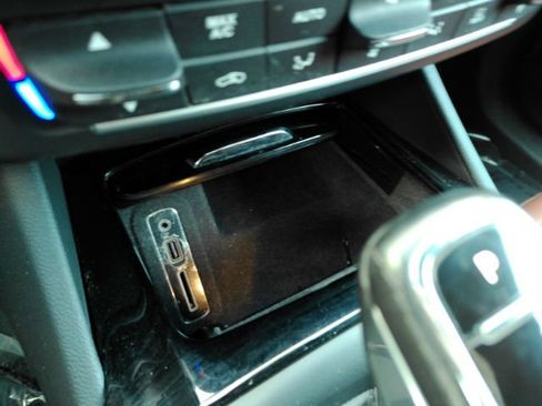 Used 2022 Maserati Levante GT image 45