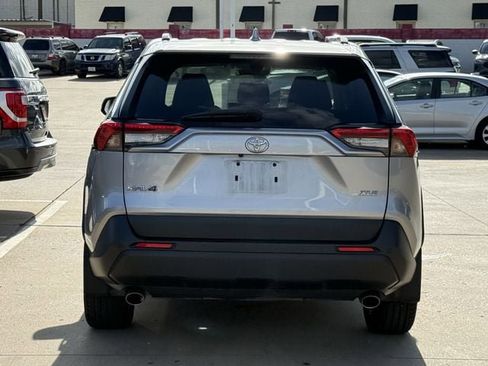 Used 2023 Toyota RAV4 XLE Premium FWD image 5