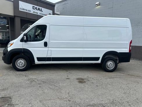 Used 2025 RAM ProMaster 2500 w/ Convenience Group FWD image 2
