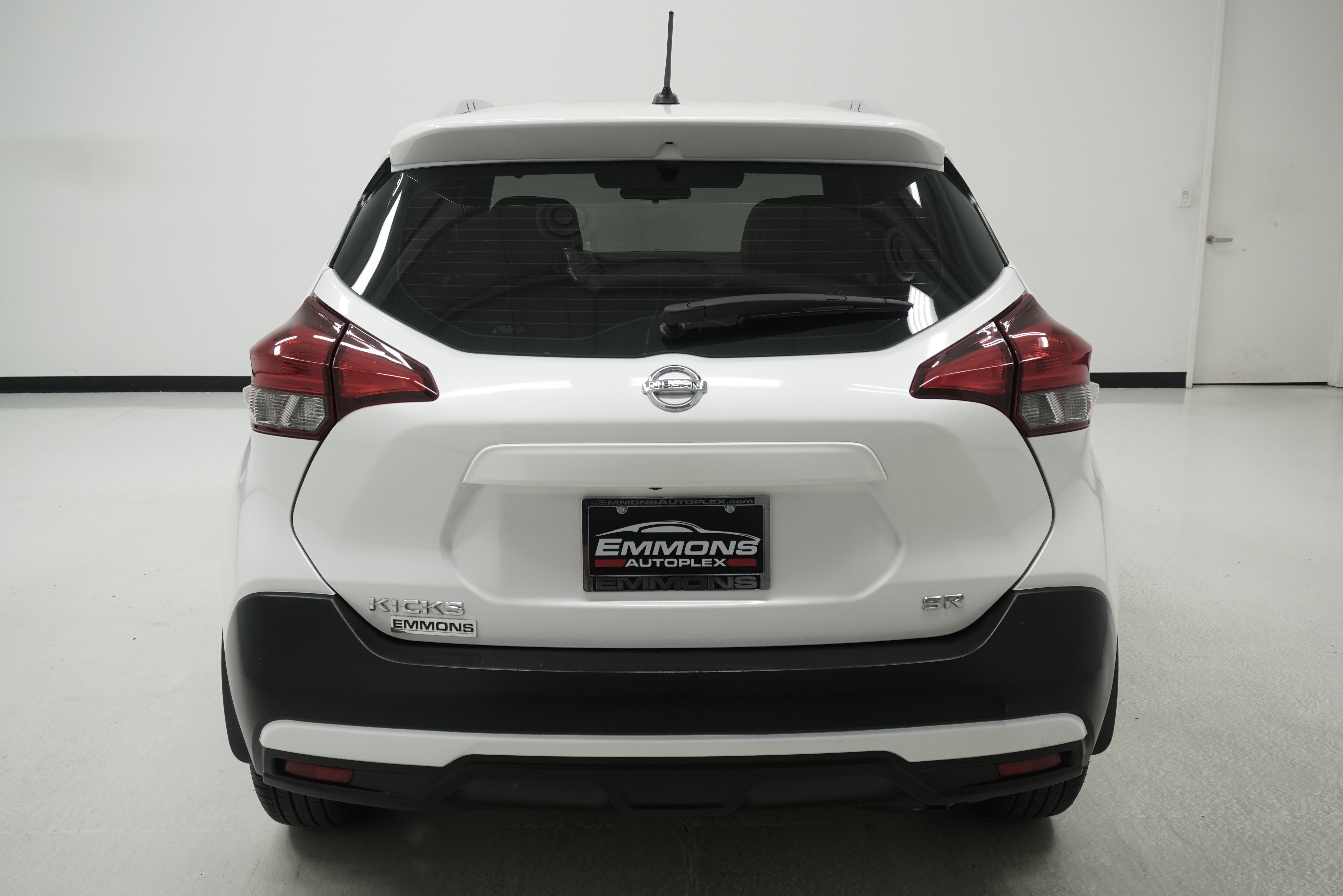 Used 2019 Nissan Kicks SR w/ SR Premium Package FWD image 5