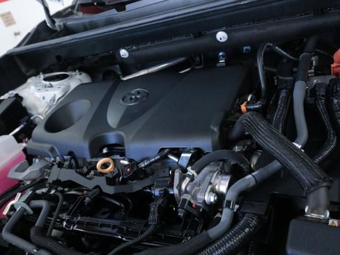 Used 2022 Toyota RAV4 XLE Premium image 7