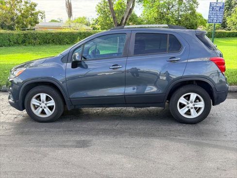 Used 2021 Chevrolet Trax LT w/ Driver Confidence Package AWD/4WD image 3
