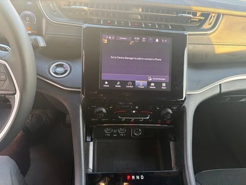 Used 2025 Jeep Grand Cherokee L Laredo RWD image 11