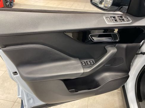 Used 2017 Jaguar F-PACE Premium image 17
