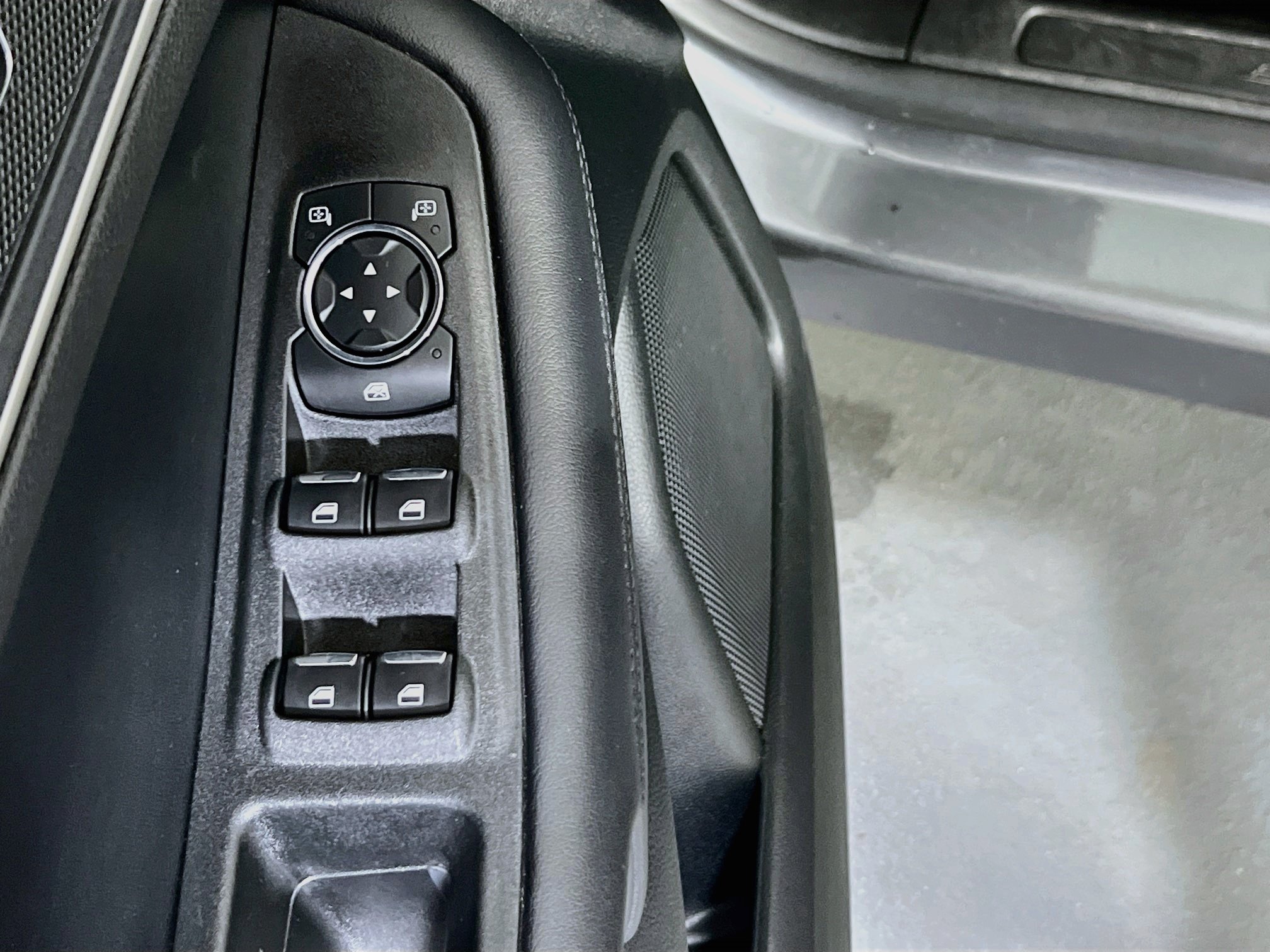 Used 2022 Ford Edge SEL AWD/4WD image 17
