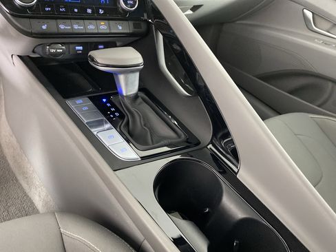 Used 2025 Hyundai Elantra SEL image 31