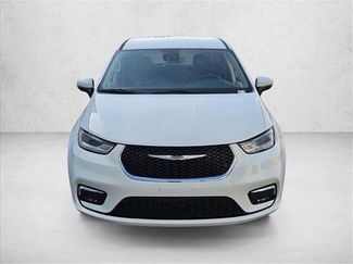 Used 2023 Chrysler Pacifica Touring-L video 2