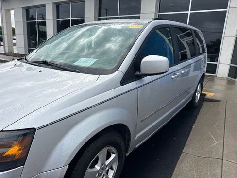 Used 2010 Dodge Grand Caravan SXT FWD image 10