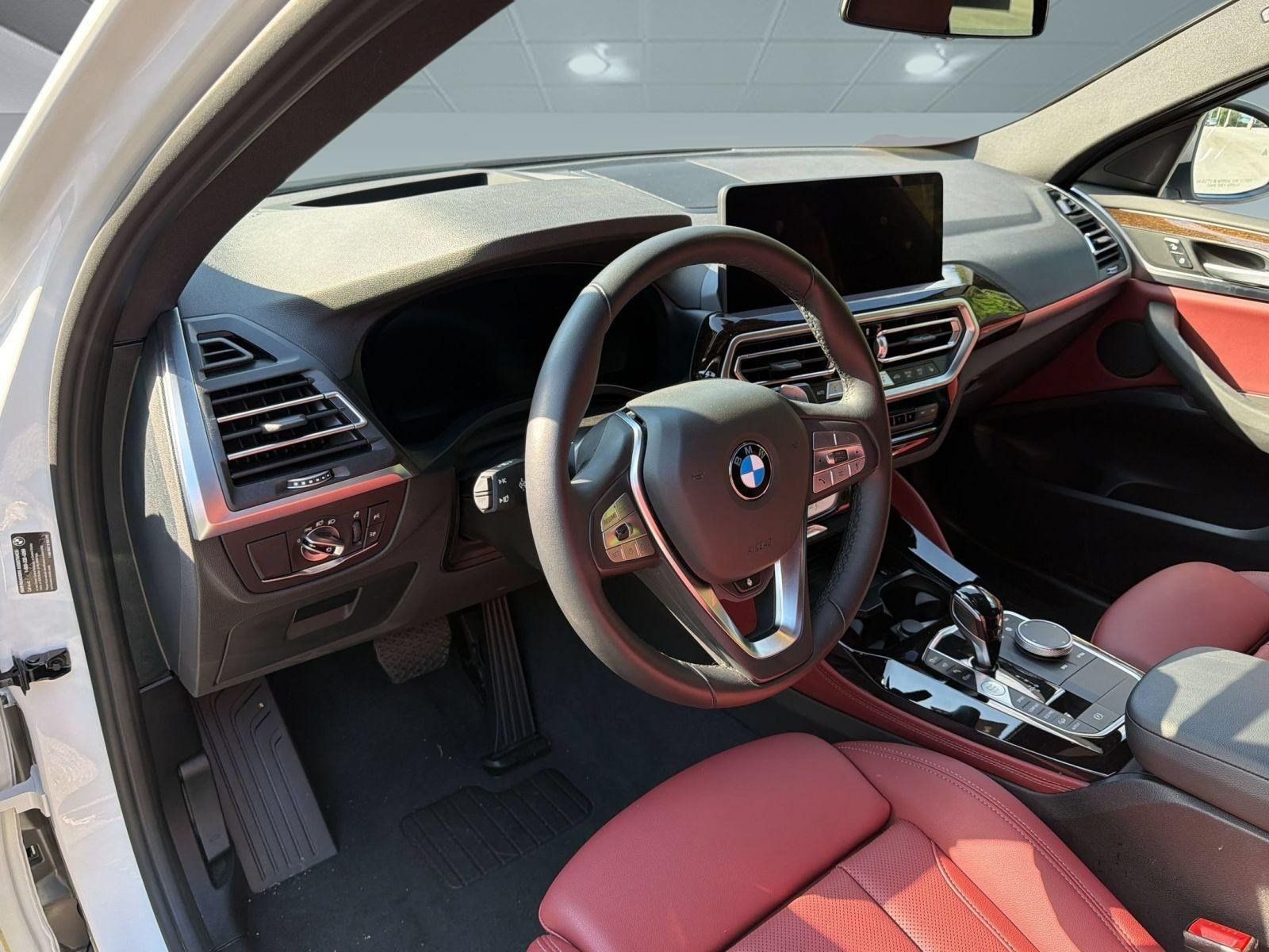 Certified 2025 BMW X4 xDrive30i AWD/4WD image 4